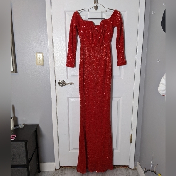 Like-New Stunning Red Sequin V-Neck Full‎ Length Evening Gown Dress Size XS - Picture 1 of 9